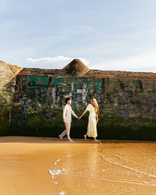 Août touche déjà à sa fin, et avec lui, il ne reste plus que quelques mariages à célébrer cette saison. Mais aujourd’hui, jour spécial pour ces deux-là ! 🤍

Je retrouve ces deux amoureux pour leur mariage, et en plus, ils me font découvrir un tout nouveau domaine, un vrai coup de cœur. Rien que pour ça, je sens déjà que cette journée va être magnifique.

Direction ce nouveau domaine, appareil chargé, énergie au max.
Je suis Anaïs L Photographie, complice d’un jour qui compte pour toujours, depuis 2013.

#mariage #photographelandes #photographemariagecapbreton #photographecapbreton