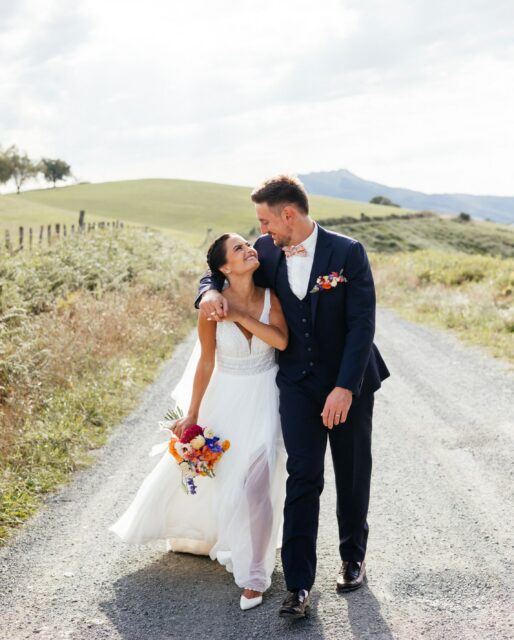 Helena & Matt, 22 août ☀️ 
Tout a commencé en montagne, pendant leur séance engagement. On a discuté, ri, marché… et on a vraiment accroché. Ce jour-là, une vraie relation est née, bien au-delà de la photo.
Alors quand je suis arrivée à leur mariage, j’ai su que j’allais le vivre comme un moment de famille, pas comme un simple reportage. Soleil à fond, notes espagnoles dans l’air, ambiance chaleureuse et sans chichis : une journée qui leur ressemble 💃 
Merci à vous deux de m’avoir fait une place dans votre histoire. Ce fut un vrai plaisir, et je me suis sentie chez moi avec vous. 
Je suis Anaïs L Photographie, photographe de mariage dans les Landes et le Pays Basque depuis 2013. 
#photographemariagepaysbasque #mariagepaysbasque #photographemariagelandes #mariagesoleil #mariageespagnol